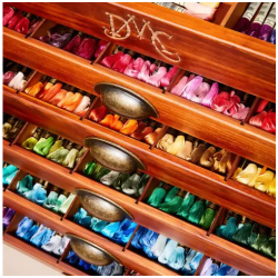 DMC – Set 500 madejas de hilo Mouliné con mueble organizador | Edición completa