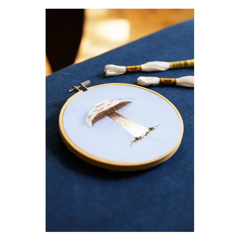 DMC Kit de bordado avanzado “Prince Mushroom” | Diseño de Pippa Haynes