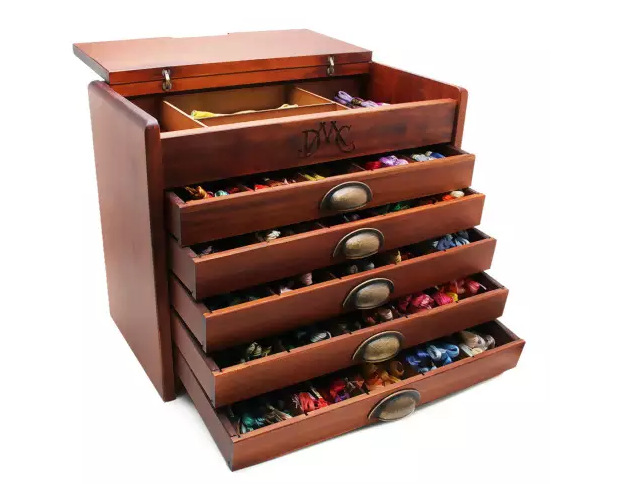 DMC- Las 500 madejas de mouliné y el mueble vintaje