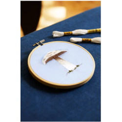 Kit de bordado avanzado Prince Mushroom por Pippa Haynes